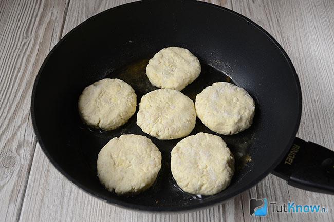 Сырники на сковороде