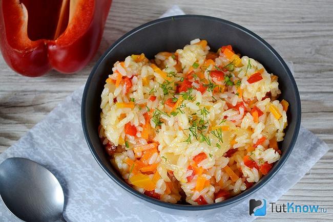 Готовый постный рис с овощами