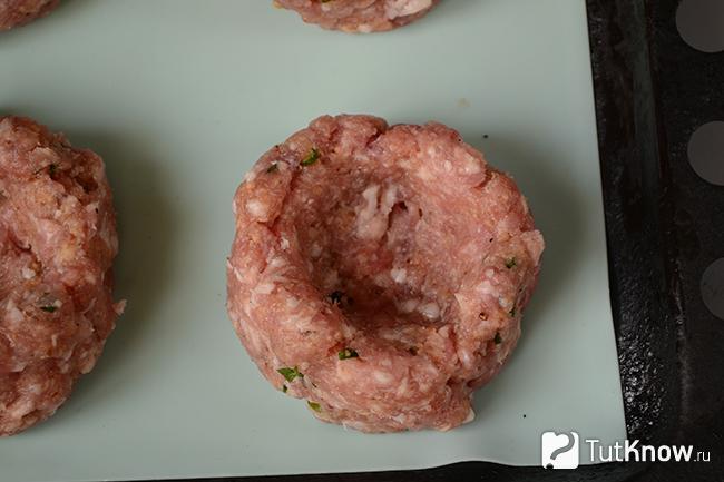 Мясное гнездо для яиц