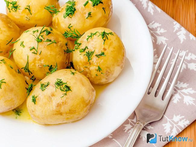 Картофель в духовке целиком