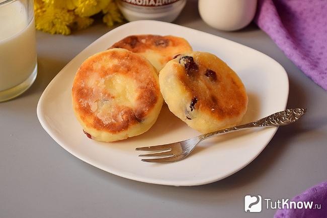 Готовые сырники без манки с сушеной клюквой