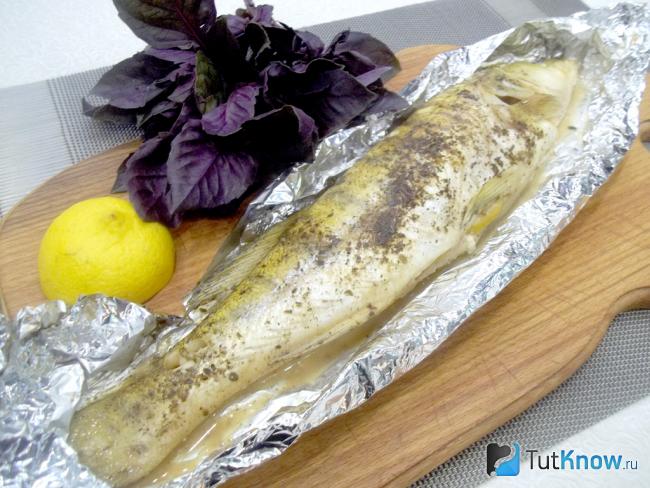 Готовая запеченная корюшка в духовке в фольге