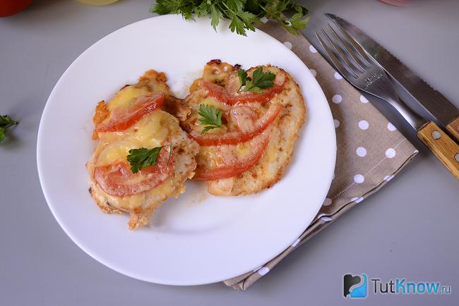 Отбивные из куриного филе с сыром на сковороде