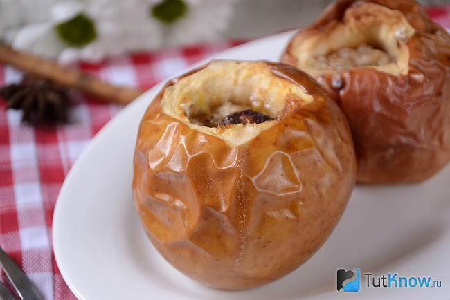 Яблоки в духовке с лимонной цедрой