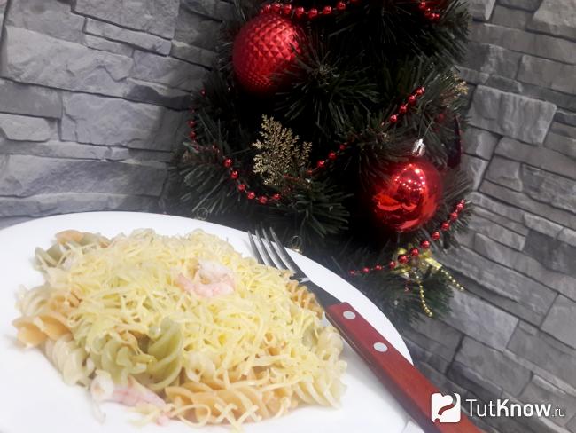 Готовые макароны физилли с креветками и сыром
