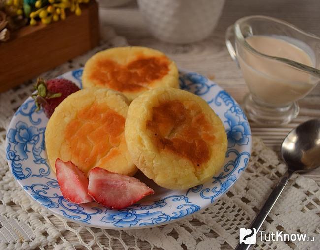 Готовые к подаче сырники с рисовой мукой