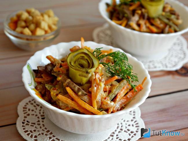 Салат с говяжьей печенью и консервированной кукурузой