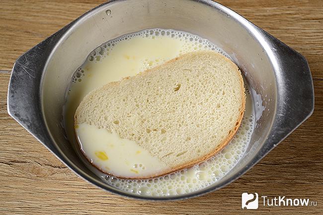 Кусочек батона в молочной смеси