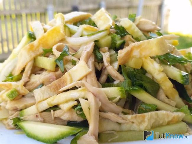 Салат из цукини с грецкими орехами