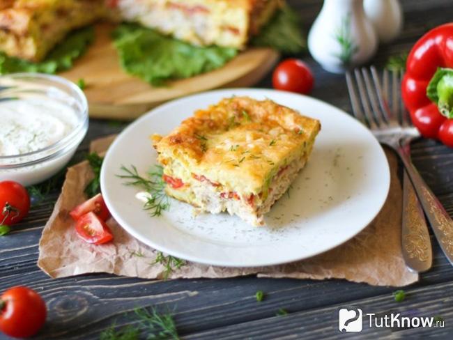 Запеченный фарш с кабачками и помидорами