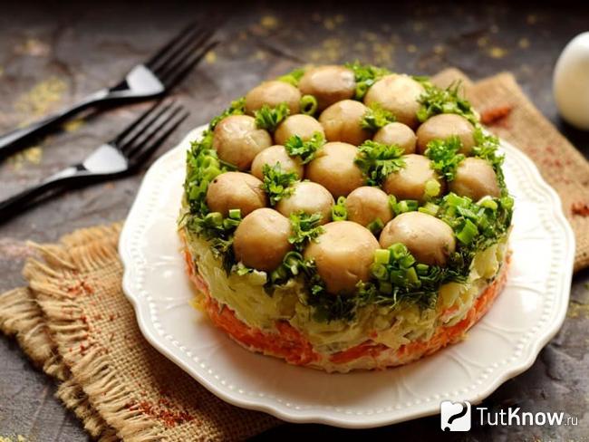 Салат со свежими огурцами