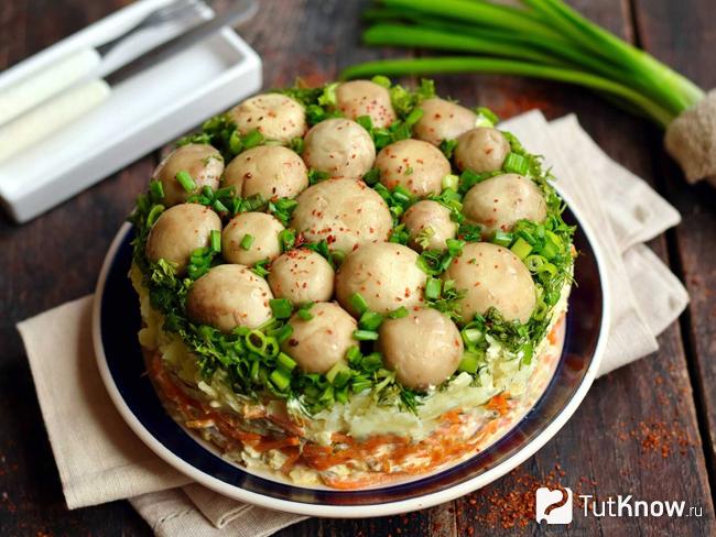 Салат с шампиньонами