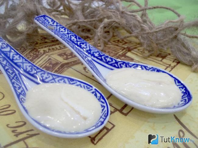 Готовая заправка для окрошки из майонеза, сметаны и горчицы
