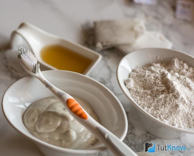Домашняя зубная паста для отбеливания эмали