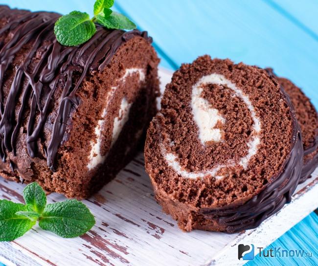 Шоколадный рулет с кокосовой начинкой