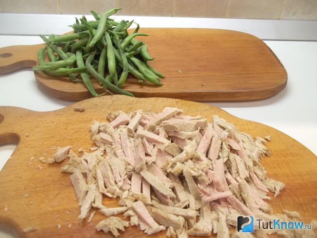 Мясо нарезано кусочками
