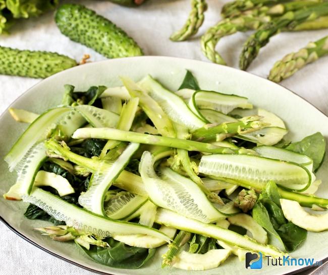 Салат из стручковой фасоли с огурцом