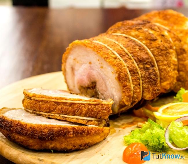 Рулет из свиной рульки