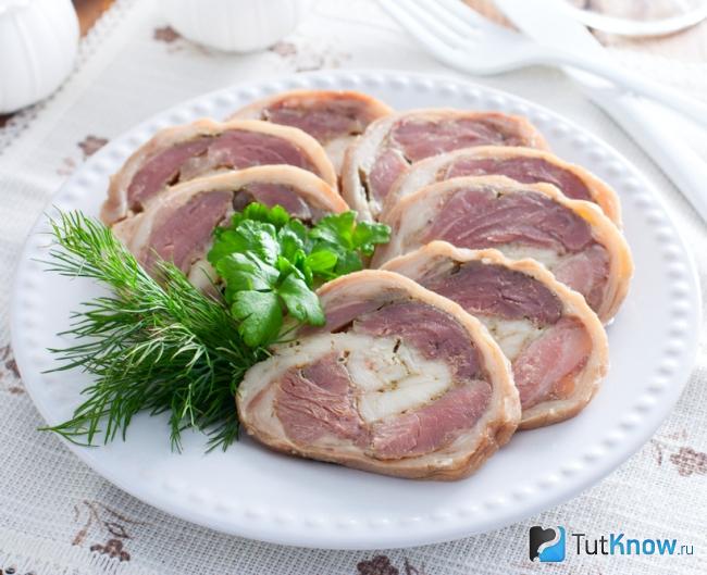 Ветчина из свиной рульки