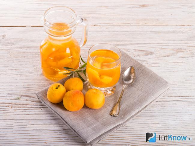 Компот из ранеток, брусники и черники