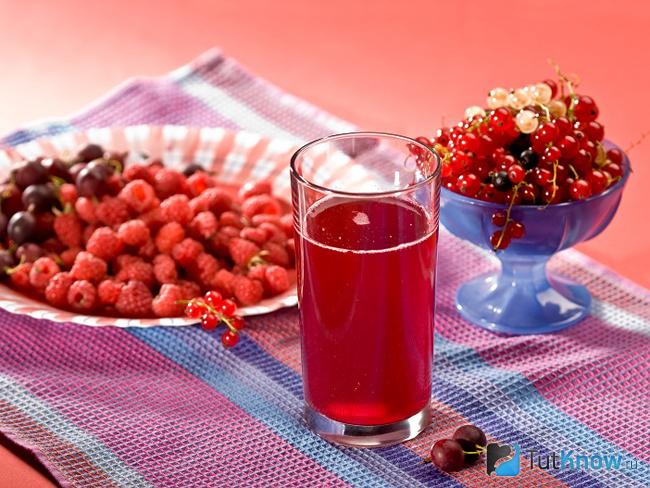 Компот из смородины и крыжовника