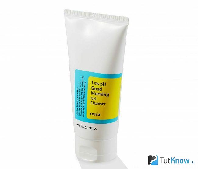 Гель-пенка для умывания Low pH Good Morning Gel Cleanser от Cosrx против воспаленных прыщей.