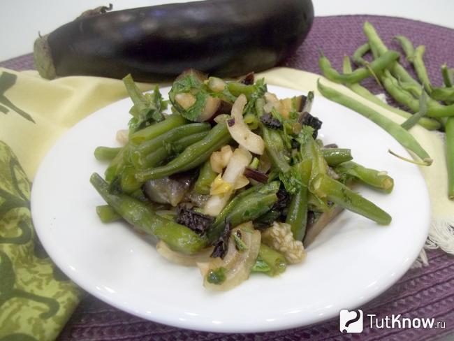 Готовые маринованные баклажаны со стручковой фасолью
