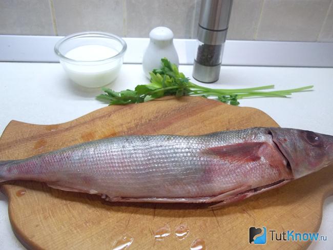 Рыба очищена и выпотрошена