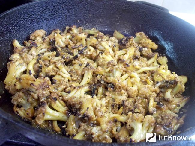 Готовая утка тушеная кусочками в собственном соку