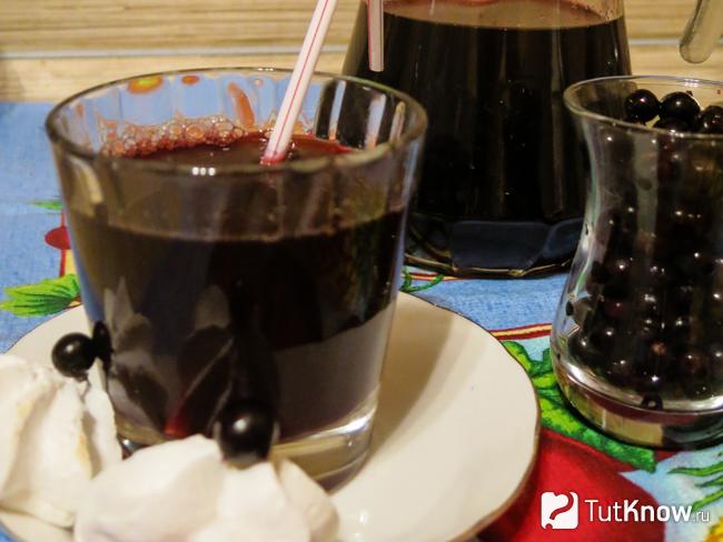 Из чёрной смородины с яблоками