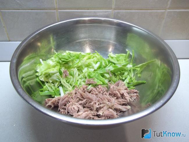 Мясо отварено, охлаждено и нарезано