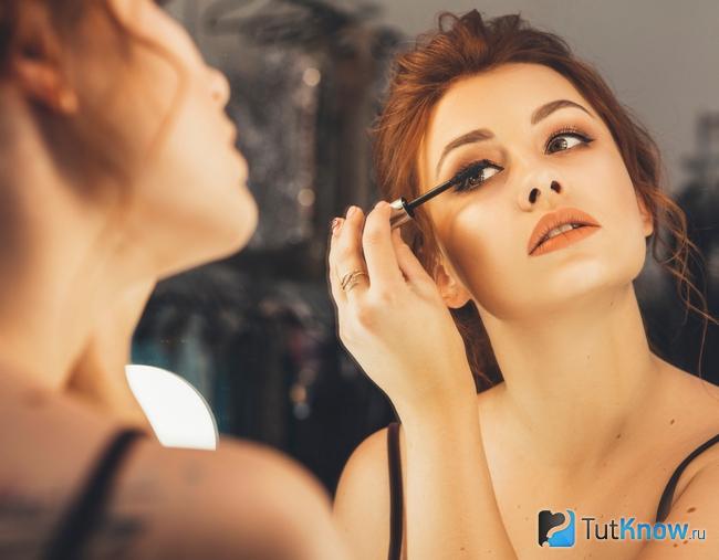 Низкокачественная косметика как причина выпадения ресниц