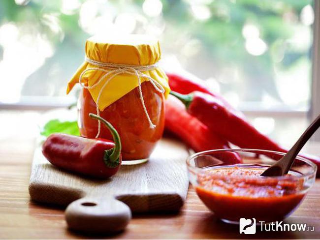 Аджика сырая без томатов с грецкими орехами