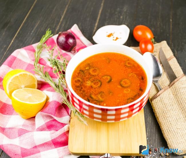Солянка со свежими огурцами