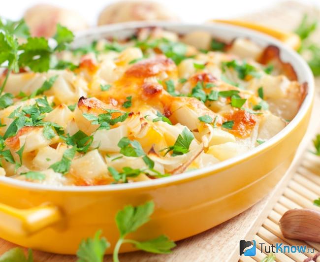Запеченная картошка с овощами