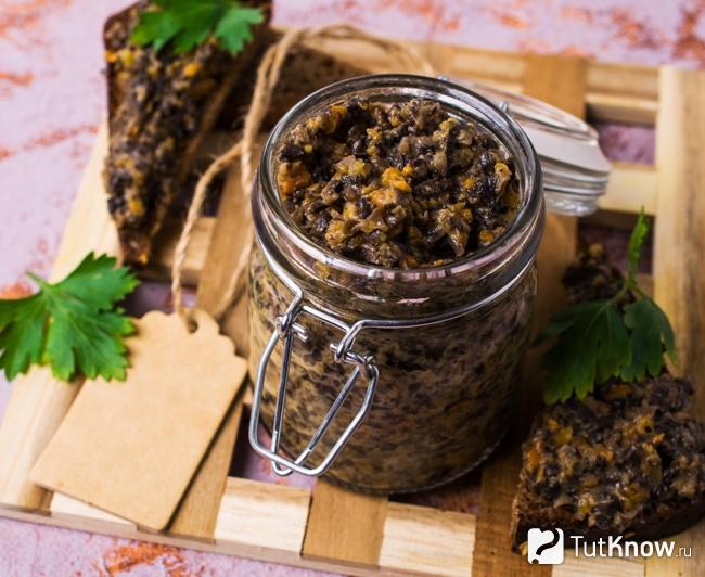 Грибная икра из опят с грецкими орехами