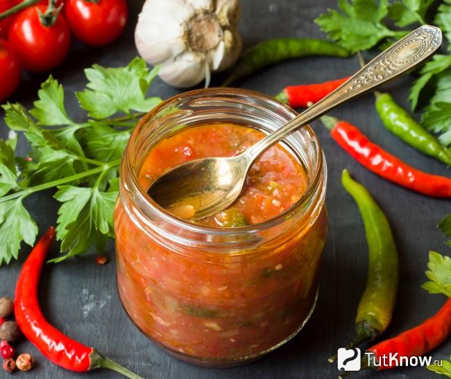 Лечо с томатным соком и зеленью