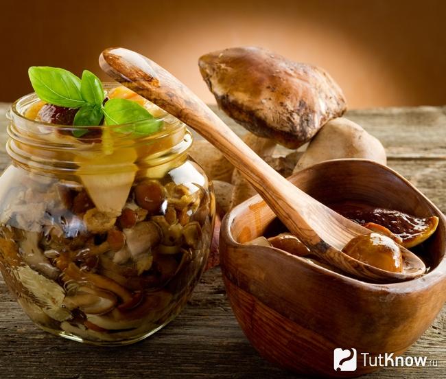 Маринованные маслята с растительным маслом
