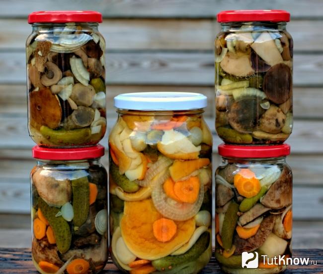 Маринованные маслята с морковью
