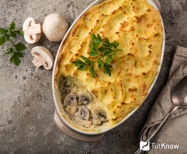 Запеканка из картошки с грибами и фаршем