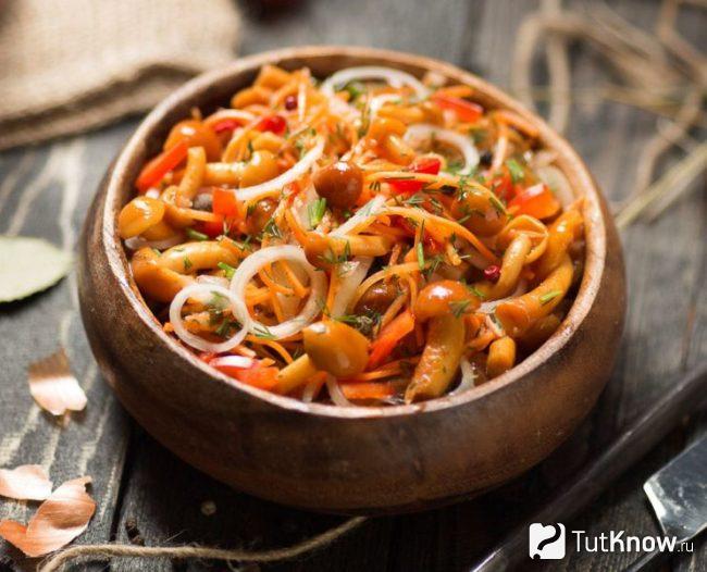 Маринованные опята с морковью по-корейски