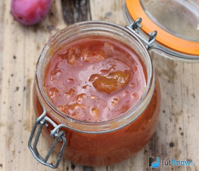 Фруктовая аджика из перца с яблоками и сливами