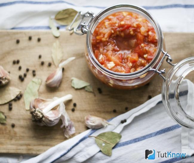 Легкая аджика из острого и болгарского перца