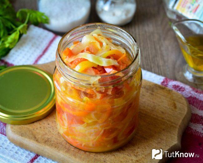 Салат из зеленых помидоров и капусты