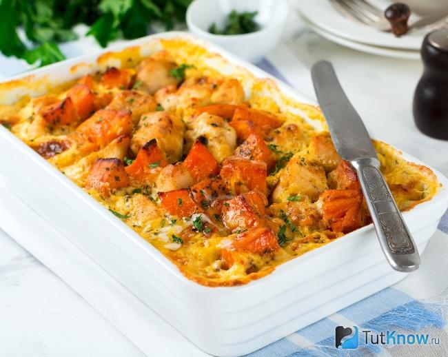 Запеченная тыква с курицей
