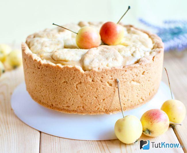 Яблочный пирог с заварным кремом