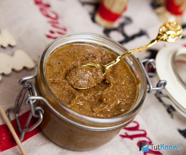 Хрен с грецкими орехами на зиму