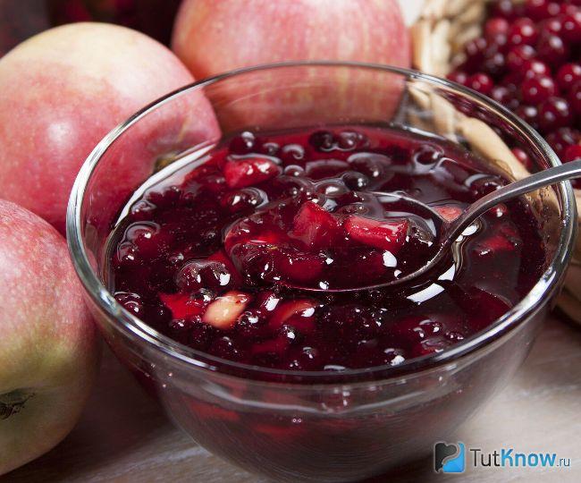 Моченая клюква с яблоками на зиму