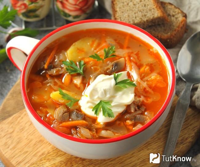 Щи с квашеной капустой и грибами