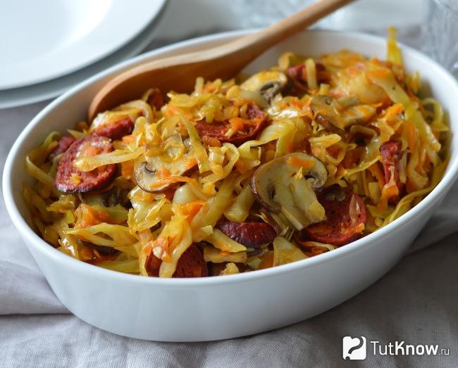 Солянка из капусты с курицей и шампиньонами